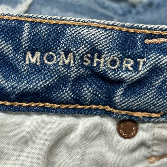 American Eagle High Rise Mom Shorts Distressed Cuffed Denim Vintage Wash Size 10 - Picture 5 of 9